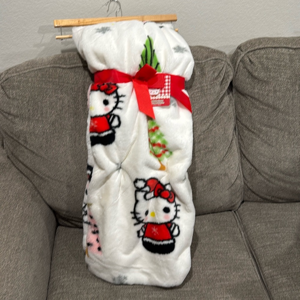 NWT Hello Kitty Santa Throw Blanket